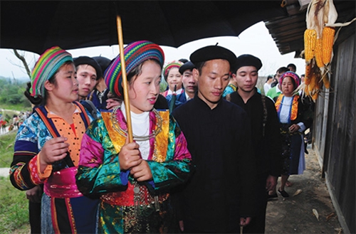 Nét đẹp trong tục cưới hỏi của người H’Mông