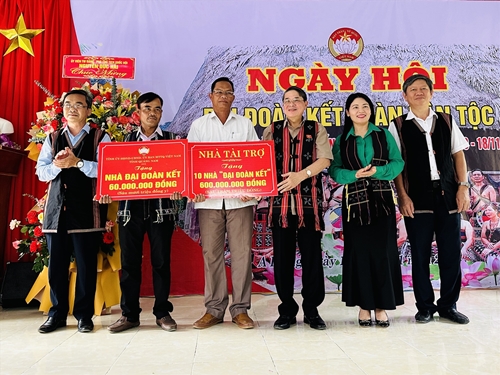 Phó Chủ tịch Quốc hội Nguyễn Đức Hải dự Ngày hội Đại đoàn kết toàn dân tộc tại Nam Giang Quảng Nam