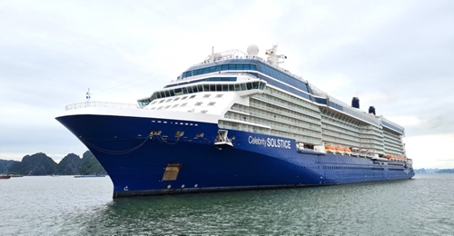 Hơn 2 600 khách quốc tế đến Hạ Long bằng siêu du thuyền
