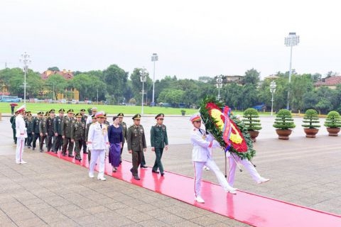 Phó Thủ tướng, Bộ trưởng Bộ Quốc phòng Campuchia vào Lăng viếng Chủ tịch Hồ Chí Minh