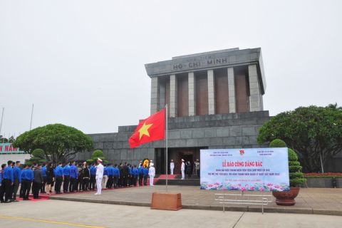 Đoàn Thanh niên Tập đoàn Công nghiệp Than - Khoáng sản Việt Nam báo công dâng Bác
