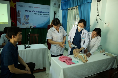 Tặng thiết bị y tế và khóa tập huấn cho các y bác sĩ tại Quảng Ngãi nhằm giúp giảm tỷ lệ tử vong ở trẻ sơ sinh