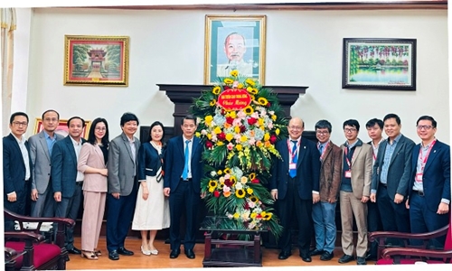 Lãnh đạo Ban Tuyên giáo TƯ chúc mừng Đại học Bách khoa Hà Nội nhân Ngày Nhà giáo Việt Nam