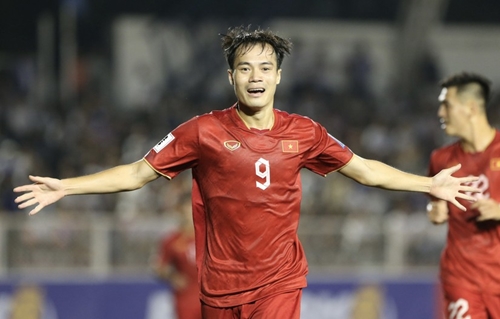 Văn Toàn và Đình Bắc ghi bàn, tuyển Việt Nam thắng tuyển Philippines