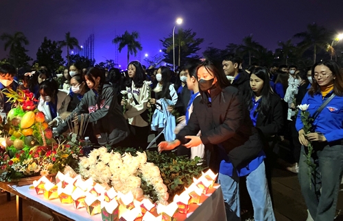 Thanh niên Đà Nẵng tưởng niệm các nạn nhân tử vong vì tai nạn giao thông