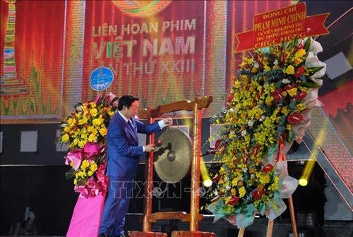 Phó Thủ tướng Trần Hồng Hà đánh cồng khai mạc Liên hoan phim Việt Nam lần thứ XXIII