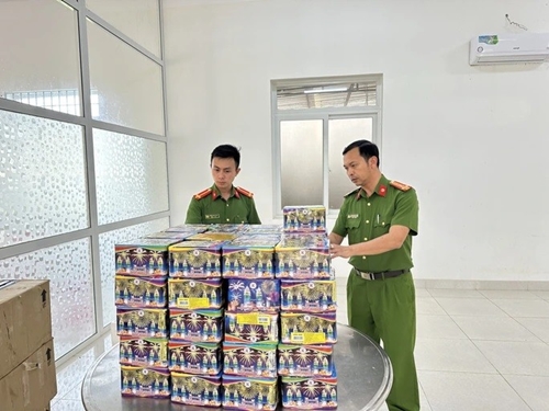Đắk Lắk Bắt giữ đối tượng tàng trữ gần 150kg pháo lậu