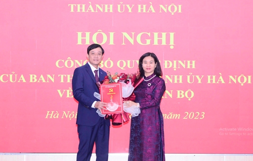 Ban Thường vụ Thành ủy Hà Nội trao Quyết định về công tác cán bộ