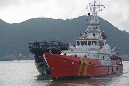 Kịp thời cứu hộ tàu cá và 39 ngư dân gặp nạn trên biển