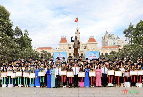 TP Hồ Chí Minh tuyên dương 77 thủ khoa và 80 gương “Học sinh 3 rèn luyện”