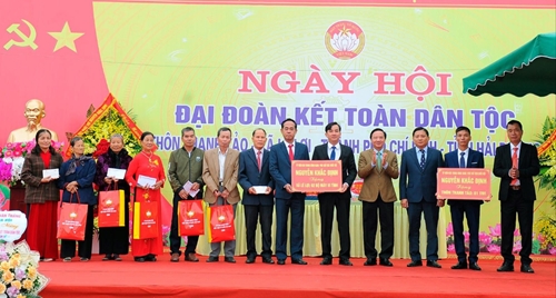 Phó Chủ tịch Quốc hội Nguyễn Khắc Định dự Ngày hội Đại đoàn kết toàn dân ở TP Chí Linh