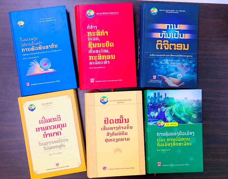 Tăng cường dịch, xuất bản sách lý luận chính trị tặng nước bạn Lào