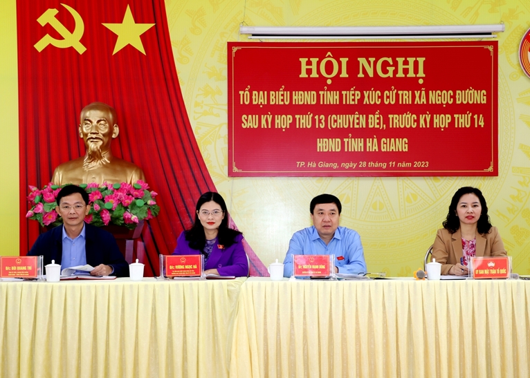 Đại biểu HĐND tỉnh Hà Giang tiếp xúc cử tri trước Kỳ họp cuối năm