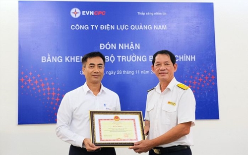 Công ty Điện lực Quảng Nam nhận Bằng khen của Bộ trưởng Bộ Tài chính