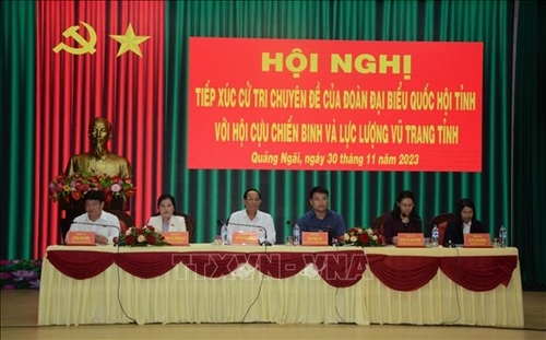 Phó Chủ tịch Quốc hội Trần Quang Phương tiếp xúc cử tri Quảng Ngãi