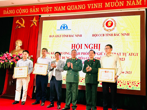 Hội CCB tỉnh Bắc Ninh tham gia giữ gìn trật tự an toàn giao thông và xây dựng văn hóa giao thông