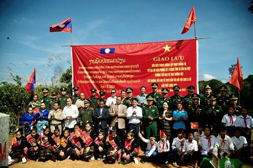 Tăng cường vai trò của người dân trong công tác bảo vệ đường biên giới Việt Nam – Lào