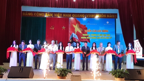 Triển lãm “Hoàng Sa, Trường Sa của Việt Nam - Những bằng chứng lịch sử và pháp lý” tại Đắk Lắk