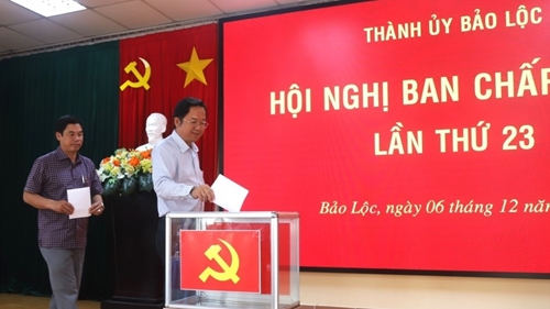 Bảo Lộc Lâm Đồng lấy phiếu tín nhiệm đối với các đồng chí Ủy viên Ban Thường vụ Thành ủy