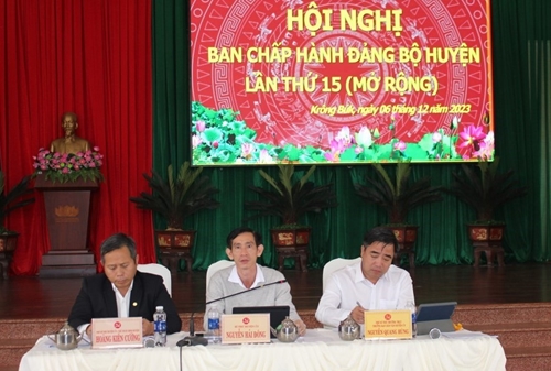 Đắk Lắk Đảng bộ huyện Krông Búk kết nạp 106 đảng viên trong năm 2023