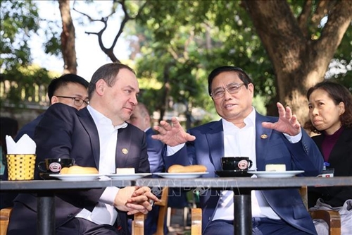 Hai Thủ tướng Việt Nam và Belarus tham quan Cột cờ Hà Nội, thưởng thức cà phê Việt Nam