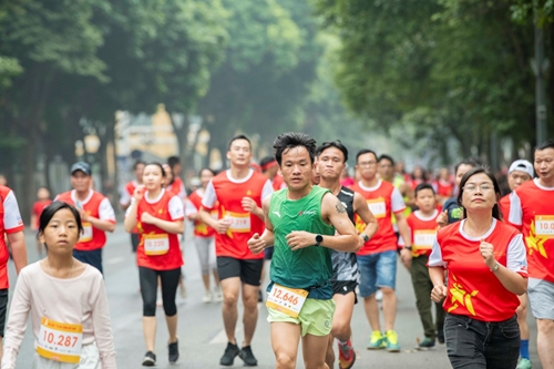 Hơn 1 000 người tham gia giải chạy Tự hào hàng Việt Nam