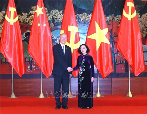Thường trực Ban Bí thư Trương Thị Mai hội đàm với Ủy viên Thường vụ Bộ Chính trị Đảng Cộng sản Trung Quốc Thái Kỳ