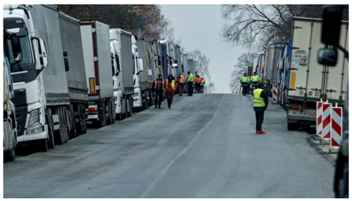 Dỡ bỏ phong tỏa một cửa khẩu biên giới Ukraine - Ba Lan