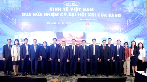 Hình ảnh Diễn đàn “Kinh tế Việt Nam qua nửa nhiệm kỳ Đại hội XIII của Đảng”