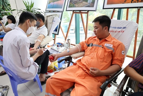 Các đơn vị thuộc EVN trên địa bàn thành phố Đà Nẵng hiến hơn 500 đơn vị máu