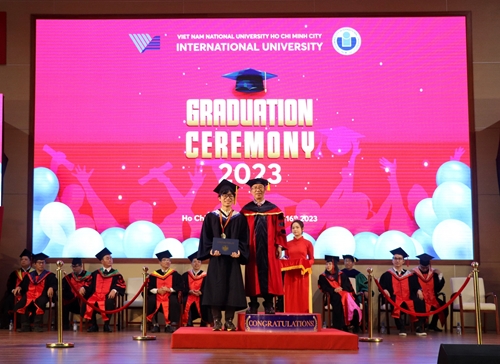 Gần 1 500 nghiên cứu sinh, học viên và sinh viên trường Đại học Quốc tế tốt nghiệp