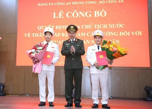 Trao quyết định thăng cấp bậc hàm Trung tướng đối với 2 đồng chí Thứ trưởng Bộ Công an