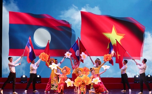 Tăng cường hợp tác văn hoá - du lịch giữa Việt Nam và Lào