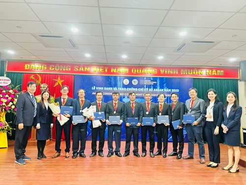 Các kỹ sư ASEAN thuộc Tổng Công ty Điện lực TP Hồ Chí Minh được vinh danh