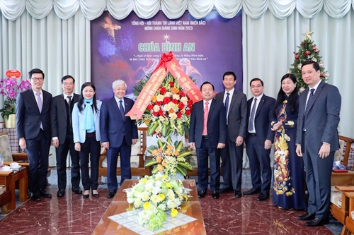 Chủ tịch UBTWMTTQ Việt Nam Đỗ Văn Chiến thăm Hội thánh Tin Lành Việt Nam miền Bắc