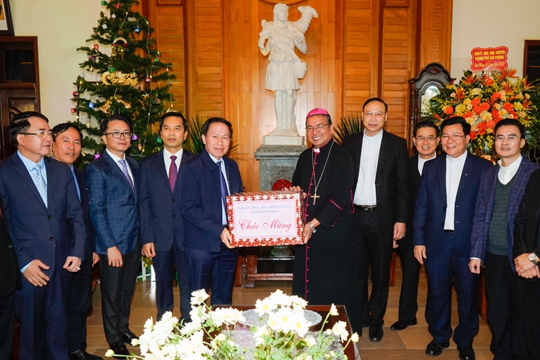 Bí thư Thành ủy thăm, chúc mừng Tòa Giám mục giáo phận Hải Phòng nhân dịp Lễ Giáng sinh năm 2023