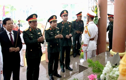 Dâng hương tưởng niệm Đại tướng Nguyễn Chí Thanh