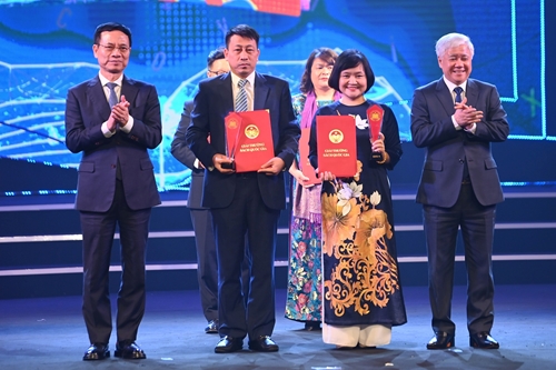 Bộ sách Chào tiếng Việt​ của Nhà xuất bản Giáo dục Việt Nam đoạt giải A​ Sách Quốc gia lần thứ sáu