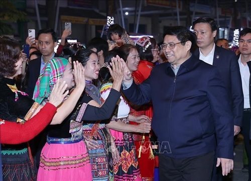 Thủ tướng Phạm Minh Chính đón năm mới 2024 cùng nhân dân Cao Bằng
