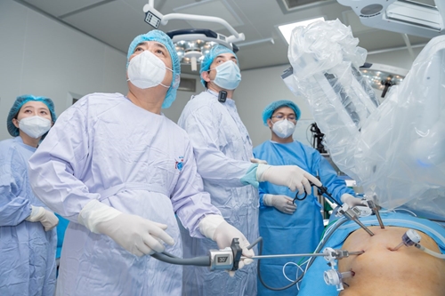 Điều gì có thể làm tốt hơn cho bệnh nhân ung thư tiêu hóa từ phẫu thuật nội soi nâng cao đến phẫu thuật robot