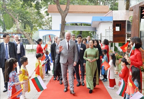 Chủ tịch Quốc hội Bulgaria thăm Trường Mầm non chất lượng cao Việt - Bun