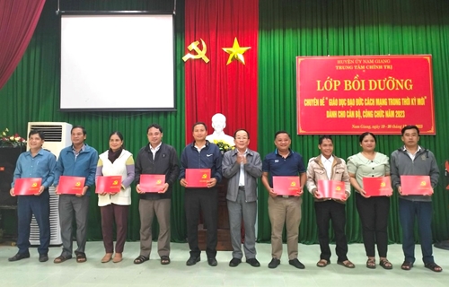 Hiệu quả bước đầu từ Trung tâm Chính trị huyện miền núi Nam Giang