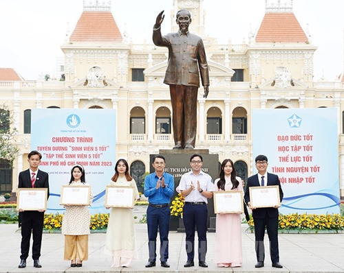 TP Hồ Chí Minh tổ chức tuyên dương 5 tập thể và 307 cá nhân đạt danh hiệu “Sinh viên 5 tốt”