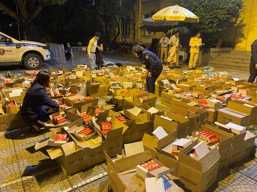 Hà Nội Tạm giữ hơn 18 000 sản phẩm nghi là pháo nổ
