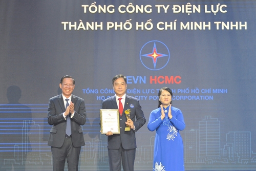 Tổng Công ty Điện lực TP Hồ Chí Minh đón nhận giải thưởng Thương hiệu Vàng