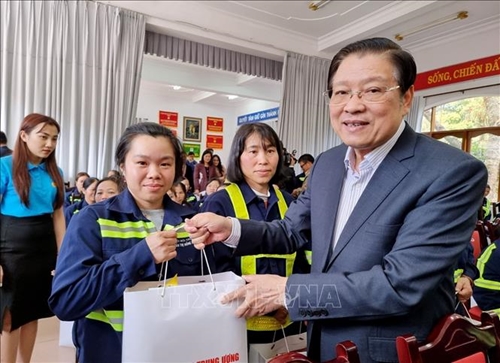Ủy viên Bộ Chính trị Phan Đình Trạc thăm, tặng quà Tết tại Lâm Đồng