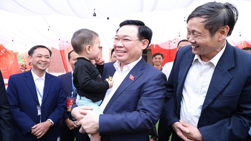 Chủ tịch Quốc hội Vương Đình Huệ thăm, làm việc tại Bắc Giang