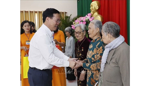 Chủ tịch nước thăm, chúc Tết nhân dân tỉnh Vĩnh Long