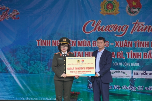 Ấm áp Chương trình Tình nguyện mùa đông - Xuân tình nguyện năm 2024 tại huyện Na Rì, tỉnh Bắc Kạn