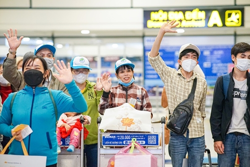 Vietnam Airlines hỗ trợ người lao động về quê ăn Tết